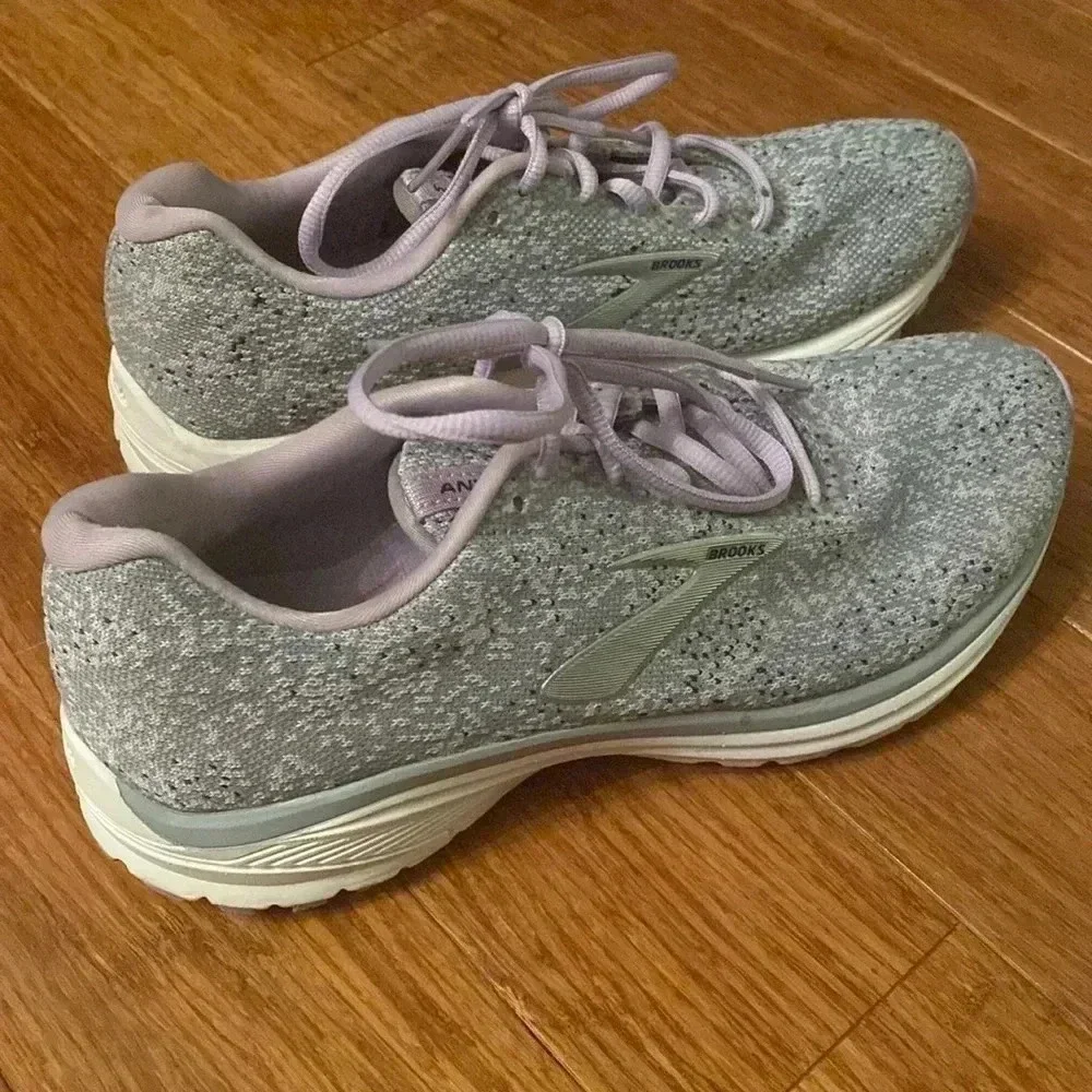 Brooks Anthem 2 - gray and purple sneakers - great condition- size 9.5